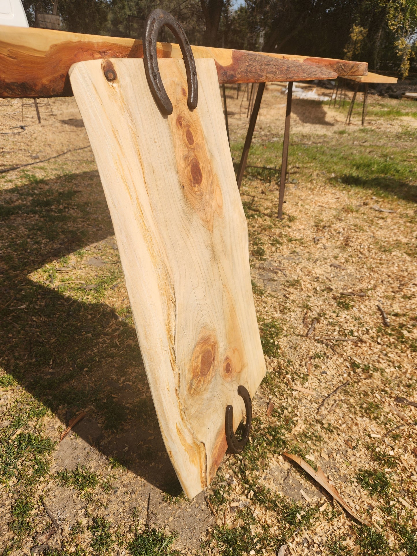 Tabla madera rústica asado asas herradura