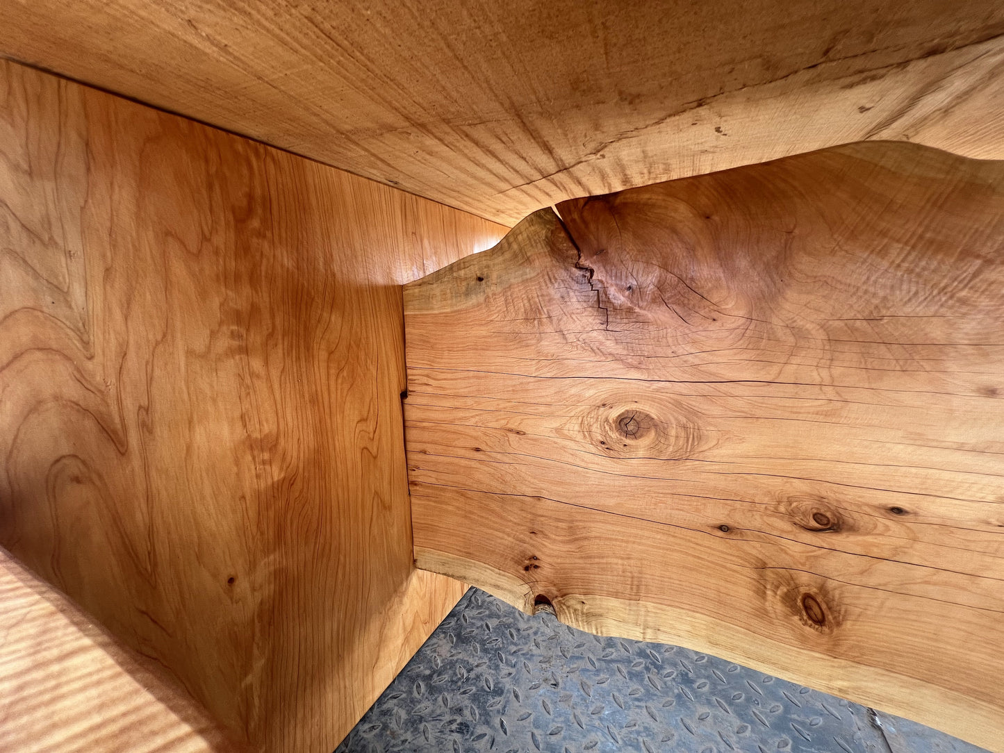 Mesa madera rústica exterior con bancas