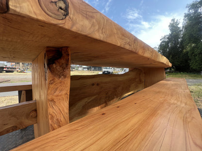 Mesa madera rústica exterior con bancas